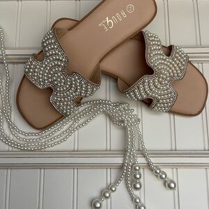 Beautiful nude sandals with pearl and rhinestone details